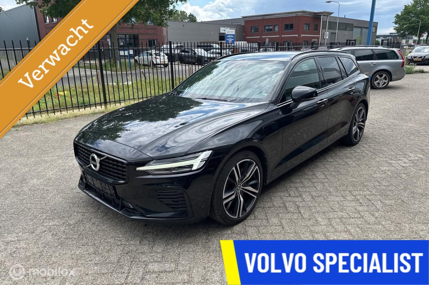 Volvo V60 - T6 Recharge R-Design Long Range|Adaptive Cruise control|Parkeercamera|Apple carplay - AutoWereld.nl