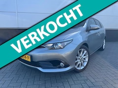 Toyota Auris Touring Sports - 1.2T Automaat Dynamic Clima - camera - trekhaak - sensoren - cruise control - dealer onder