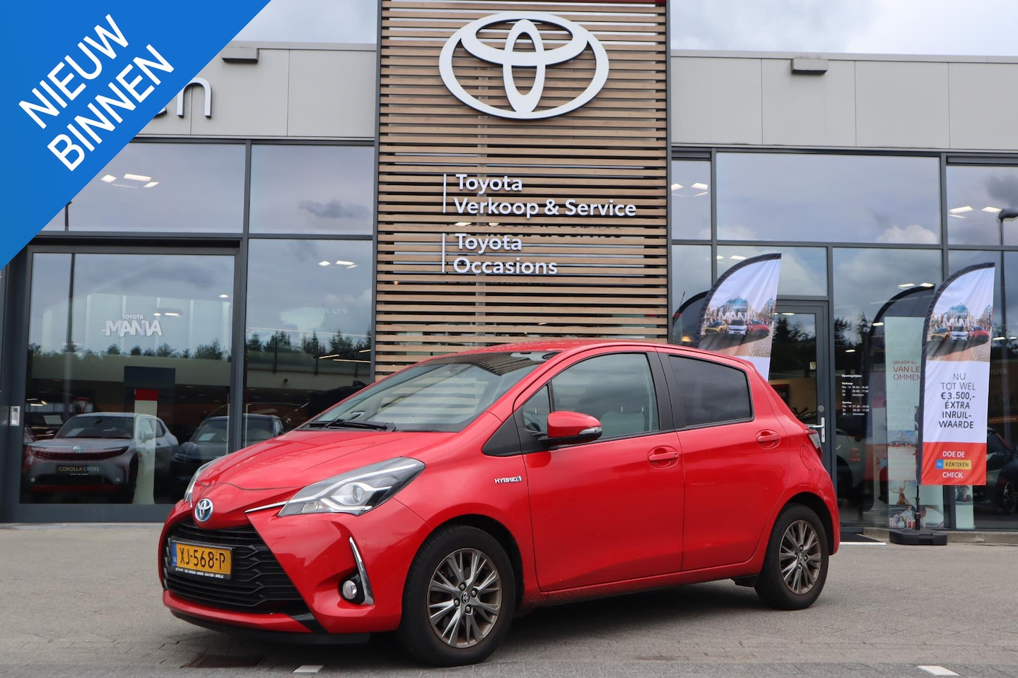 Toyota Yaris - 1.5 HYBRID DYNAMIC NL-AUTO NAVI LM-VELGEN LED PRIVACY-GLASS KEYLESS NAVI DAB+ - AutoWereld.nl