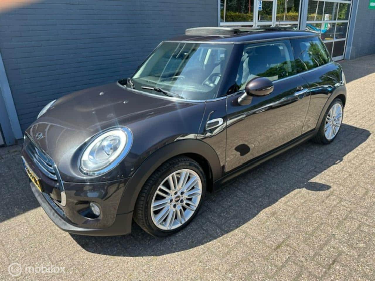 MINI 3-Deurs - 1.5 Cooper Chili / Panorakadak / Gratis afleverpakket incl bovag garantie - AutoWereld.nl