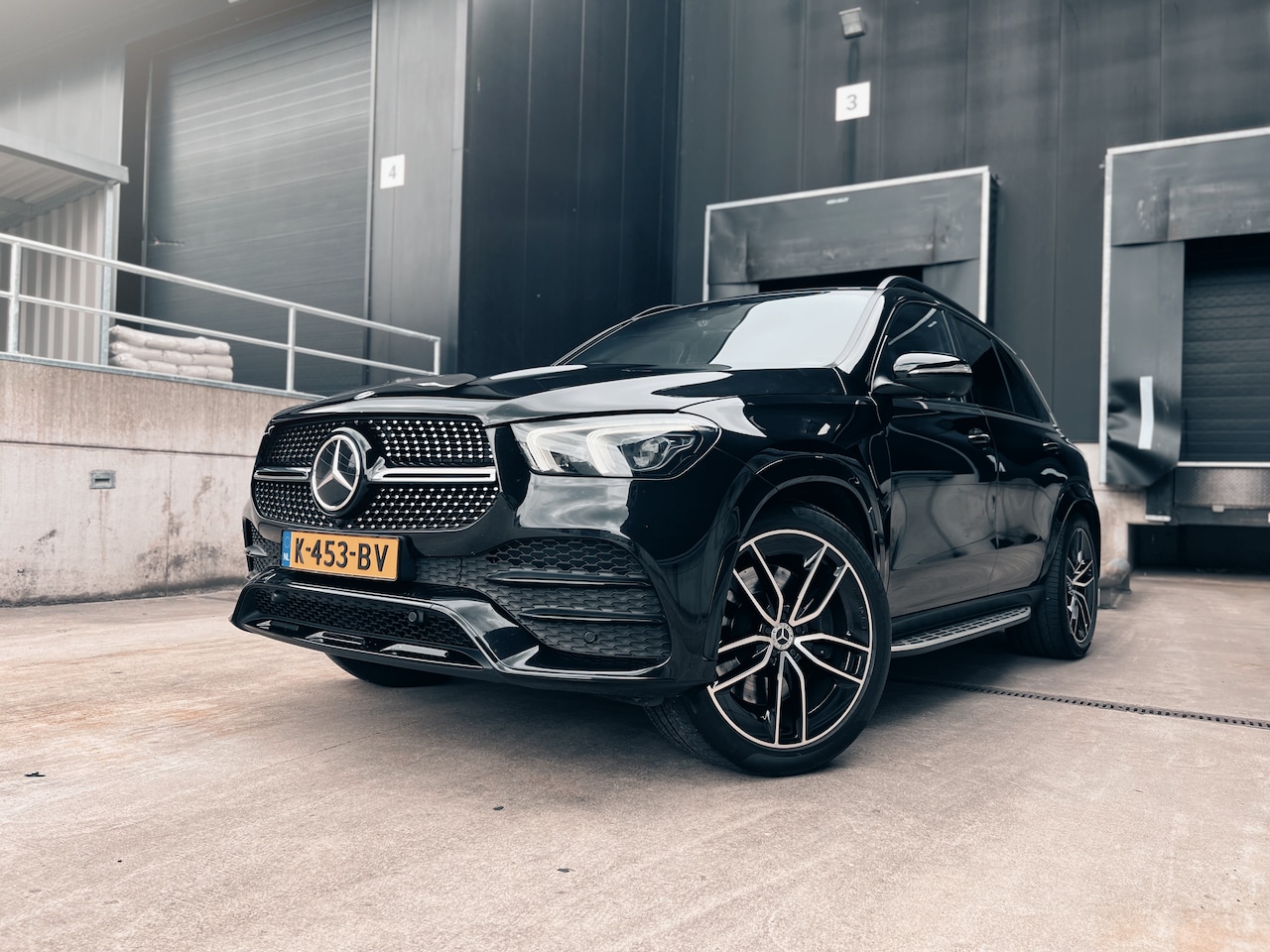 Mercedes-Benz GLE-Klasse - 450 4MATIC Premium Plus GLE 450 Prem Plus 4MATIC AMG Line | BTW-auto | Head-Up | Luchtvering | Burmester | Trekhaa - AutoWereld.nl