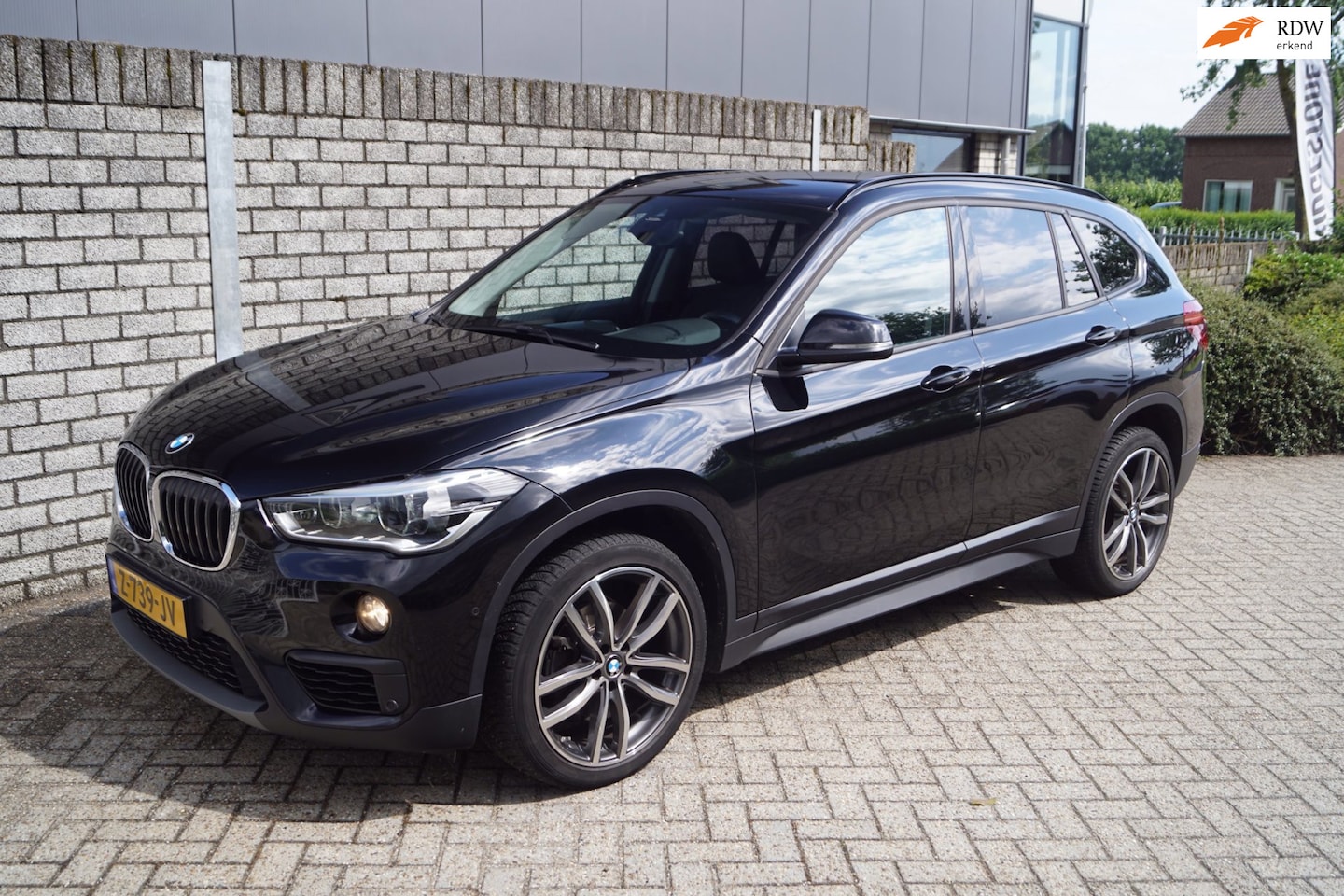 BMW X1 - SDrive18i Executive Autom Navi Clima Cruise Sportst Stoelverw 2x PDC LED Kopl LMV 19 ENZ. - AutoWereld.nl