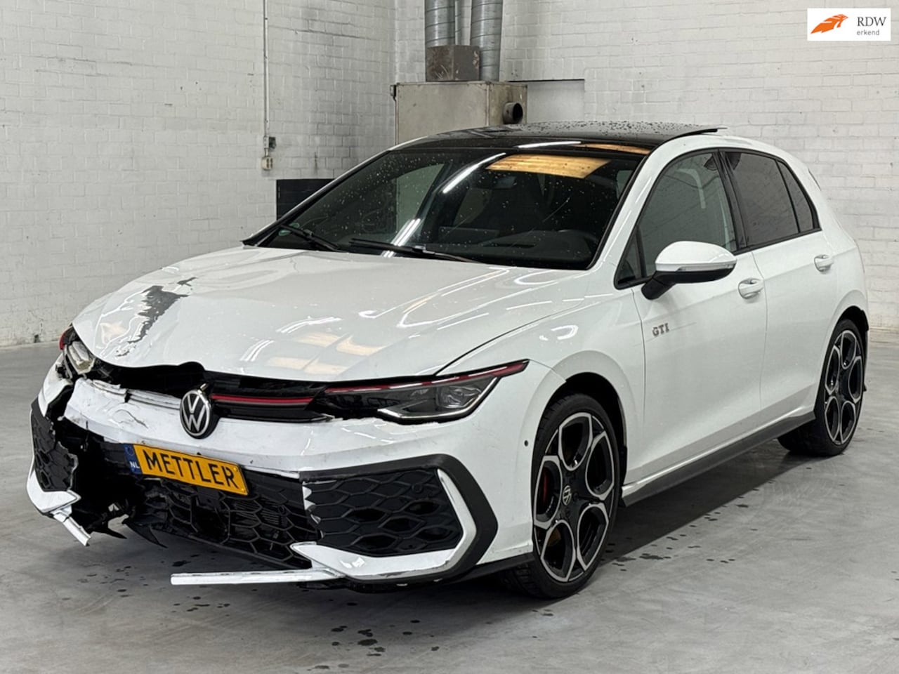 Volkswagen Golf - 2.0 TSI GTI | 8.5 | IQ Light | Panoramadak | Limited Edition | Head up display - AutoWereld.nl