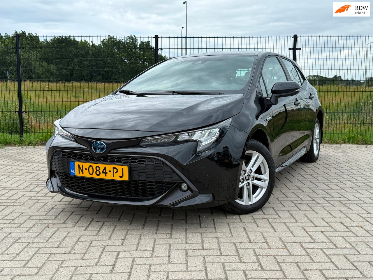 Toyota Corolla - 1.8 Hybrid Business | Camera | Carplay | Stoelverwarming - AutoWereld.nl