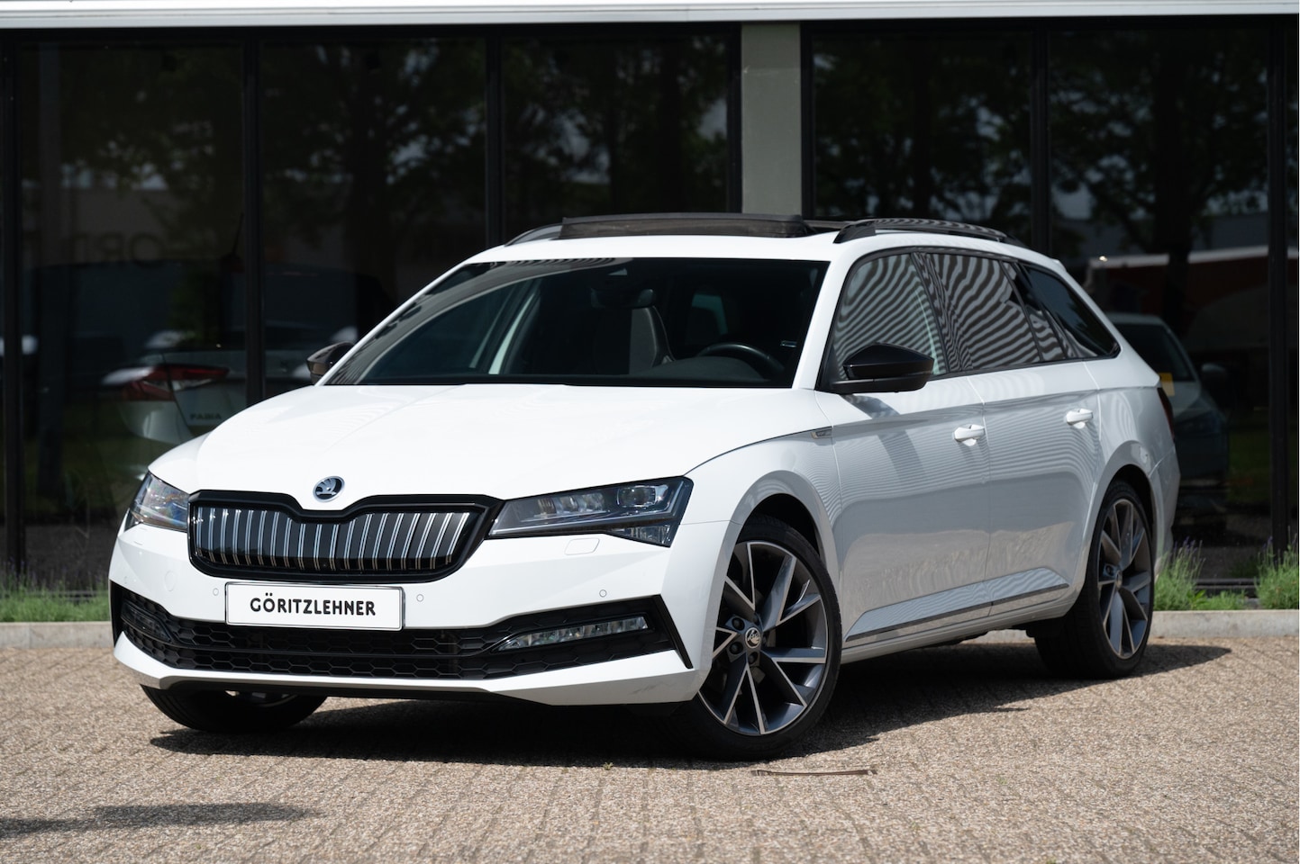 Skoda Superb Combi - 1.4 TSI iV Sportline Business | Trekhaak | Pano | 360 cam | Standkachel | Adapt. Cruise | - AutoWereld.nl
