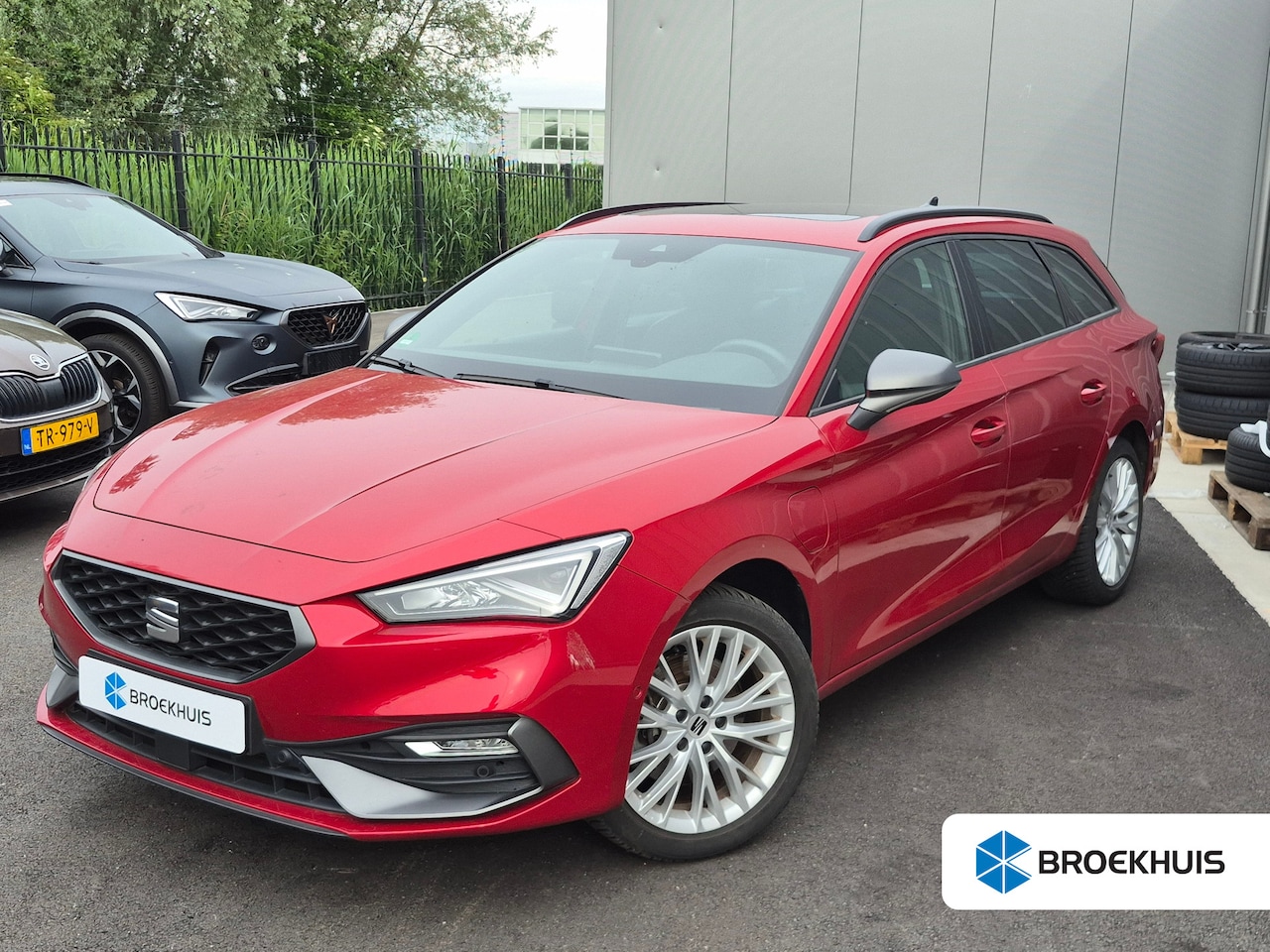 SEAT Leon Sportstourer - 1.4 TSI eHybrid PHEV FR Business Intense 204PK DSG/AUTO | Elektrisch glazen panorama-dak | - AutoWereld.nl