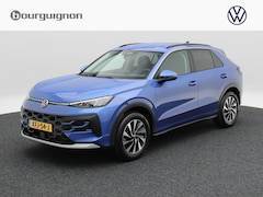 Volkswagen T-Roc - 1.5 eTsi Life First Edition | Trekhaak | Stoel- & Stuurverwarming | Dodehoek detectie | Ca
