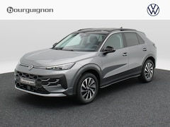 Volkswagen T-Roc - Life First Edition 1.5 eTSI 116 PK | Trekhaak | Stoel- & Stuurverwarming | Carplay | Camer