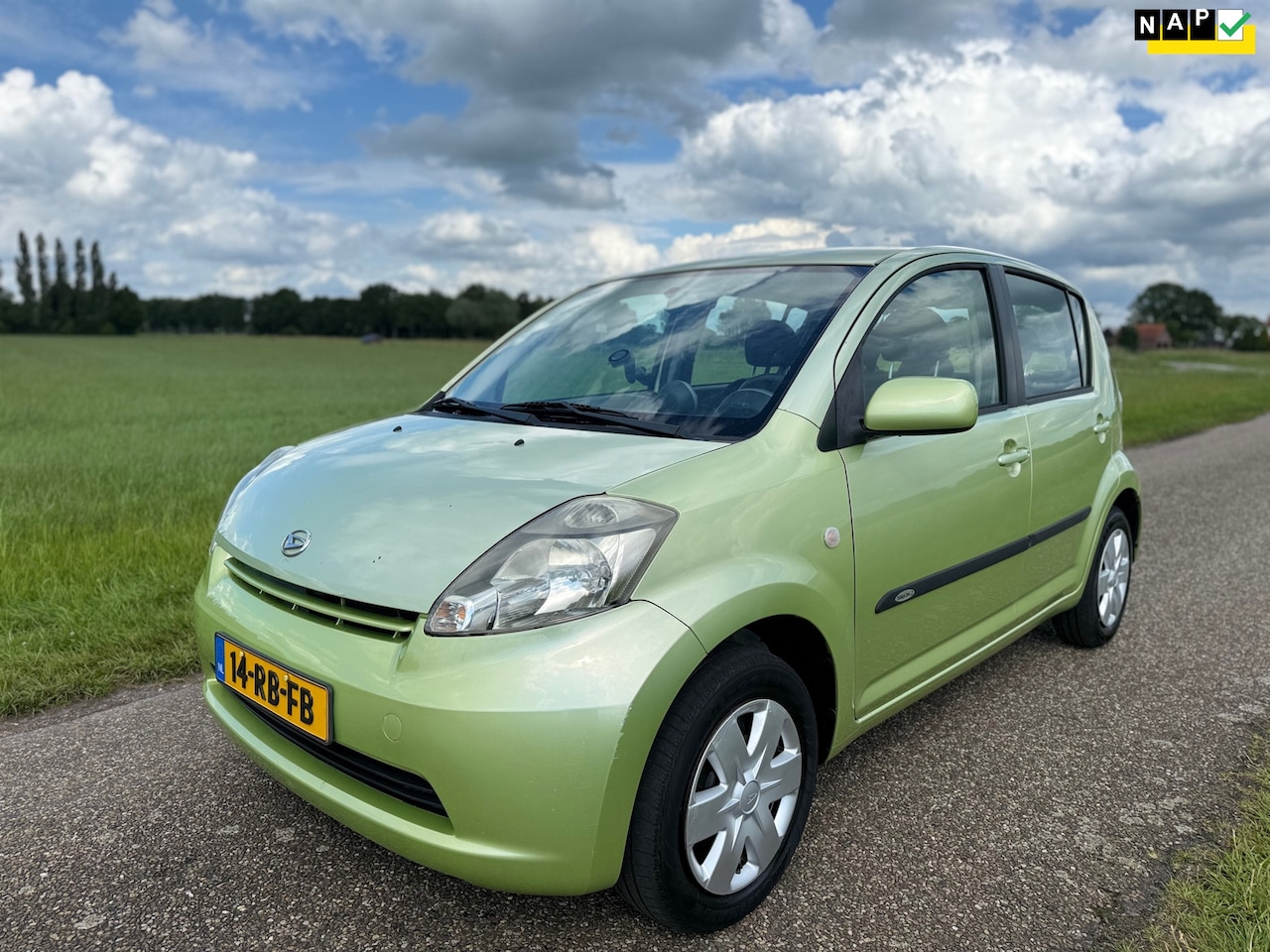 Daihatsu Sirion 2 - 1.3-16V Comfort Airco Nieuwe apk - AutoWereld.nl