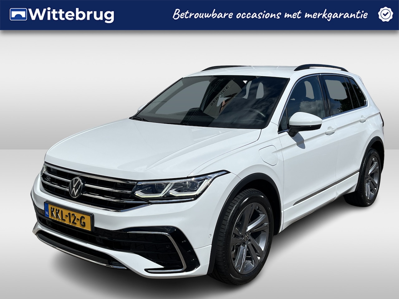 Volkswagen Tiguan - 1.4 TSI eHybrid R-Line Business / AUTOMAAT/ 245 PK/ 2X R-LINE/ ACC/ PARK.SENSOREN V+A/ CAM - AutoWereld.nl