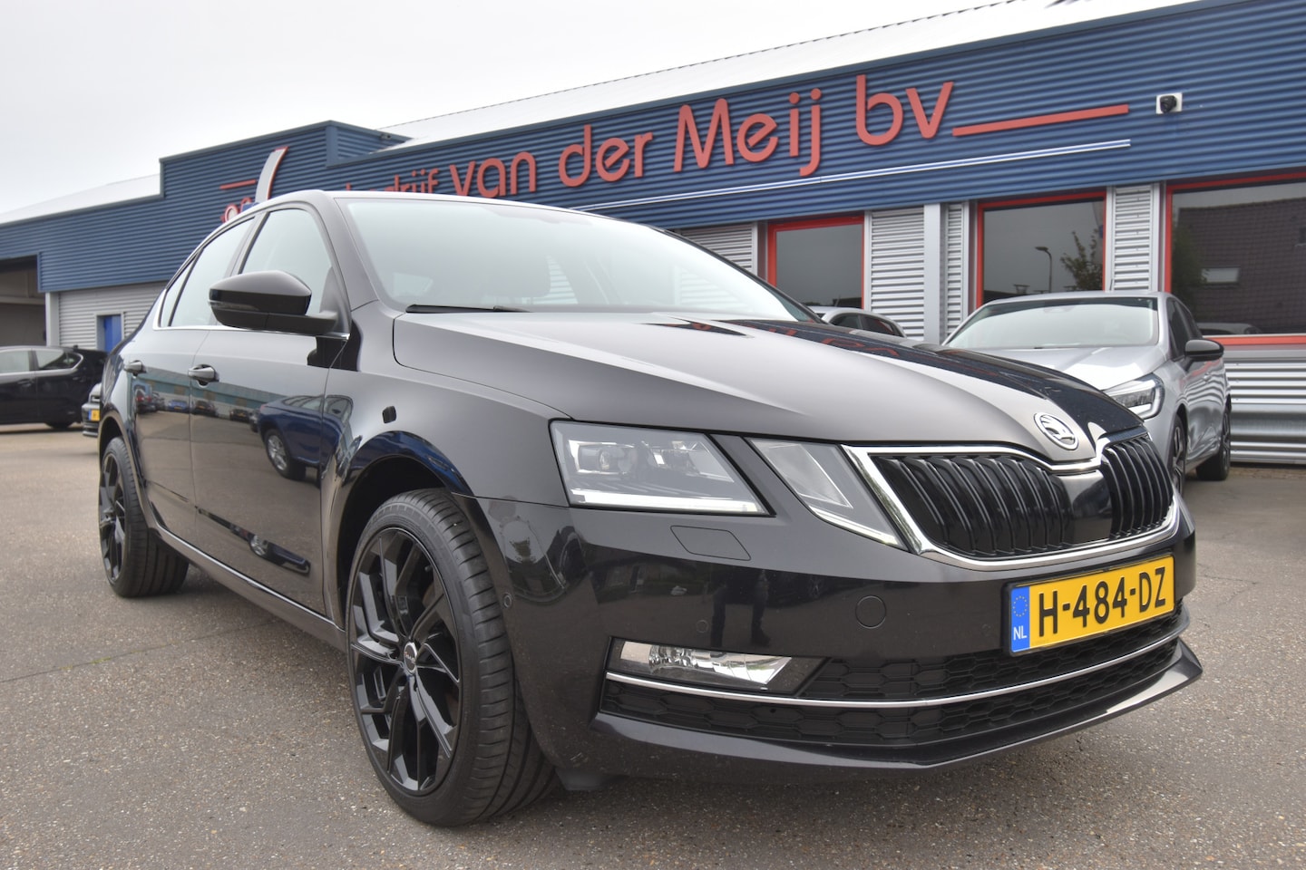 Skoda Octavia - 1.0 TSI Greentech Business Edition 1.0 TSI Greentech Business Edition ,TREKHAAK , CLIMATR , CR CONTR , NAVI , LED KOPL , LMV1 - AutoWereld.nl
