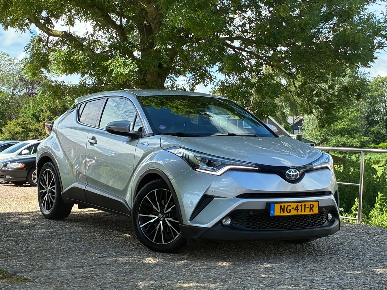 Toyota C-HR - 1.8 Hybrid Premium | Half leder + Cruise + Clima nu € 13.975,-!!! - AutoWereld.nl