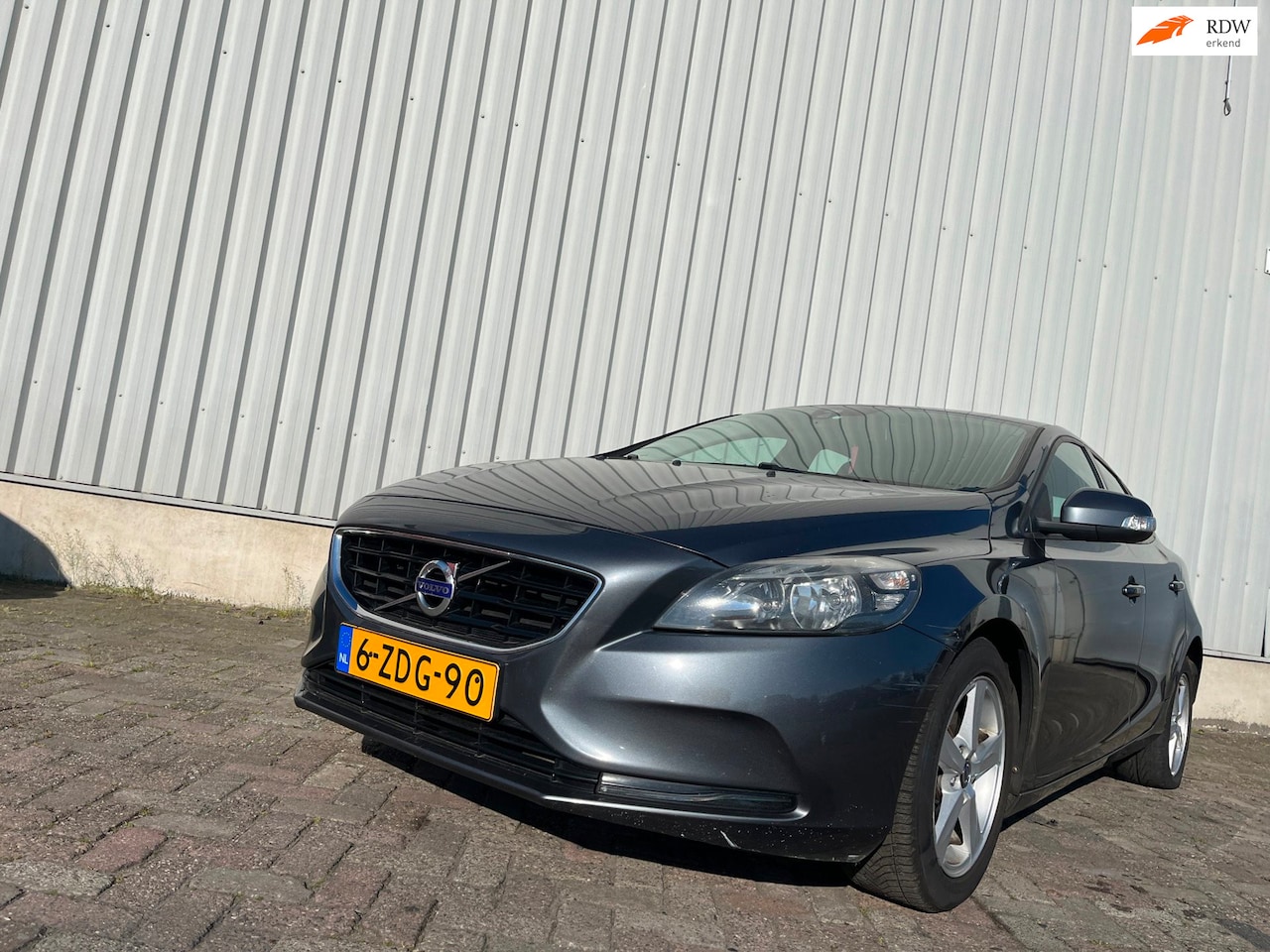 Volvo V40 - 1.6 D2 Momentum - Schade - AutoWereld.nl