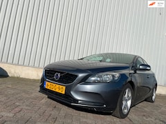 Volvo V40 - 1.6 D2 Momentum - Schade