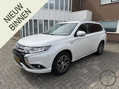 Mitsubishi Outlander - 2.0 PHEV instyle | Camera | Cruise | Nieuwe Service & APK |