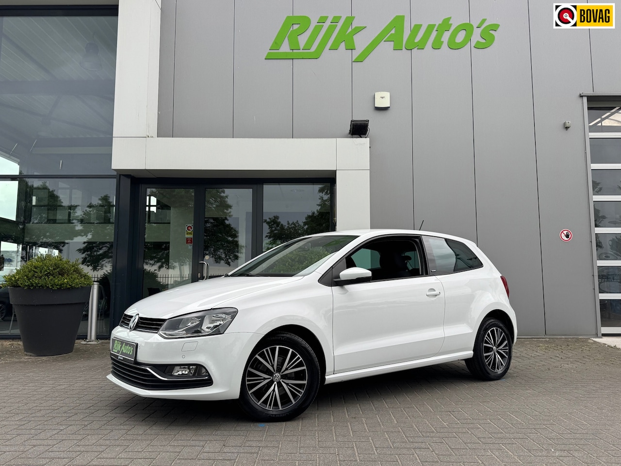 Volkswagen Polo - 1.0 Allstar * PDC 2X * Clima - AutoWereld.nl