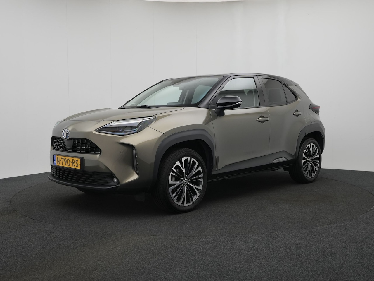 Toyota Yaris Cross - 1.5 Hybrid Executive | Parkeersensoren V+A | JBL | Dode Hoek Detectie | Stoelverwarming | - AutoWereld.nl