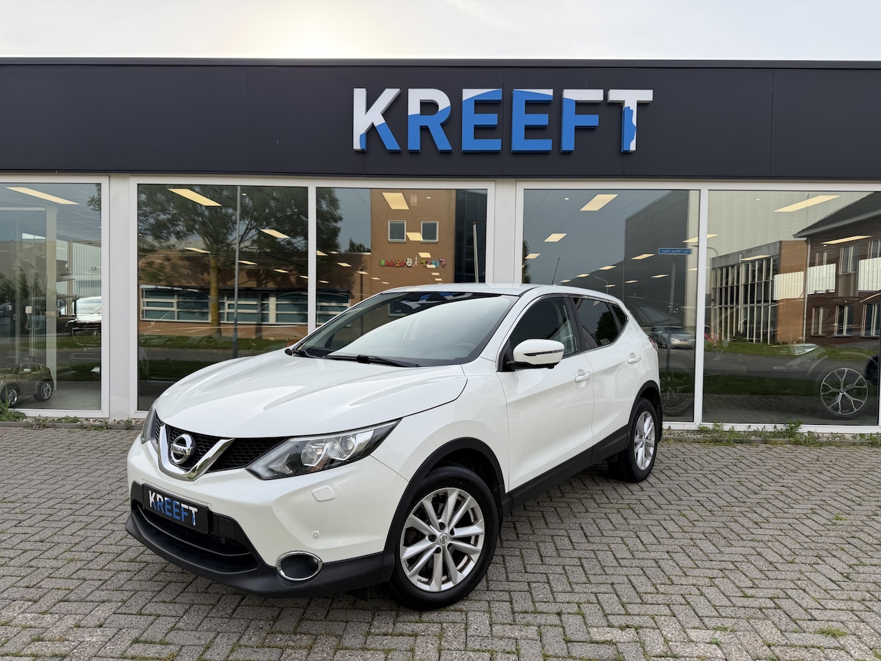 Nissan Qashqai - 1.2 N-Connecta Parelmoer - AutoWereld.nl
