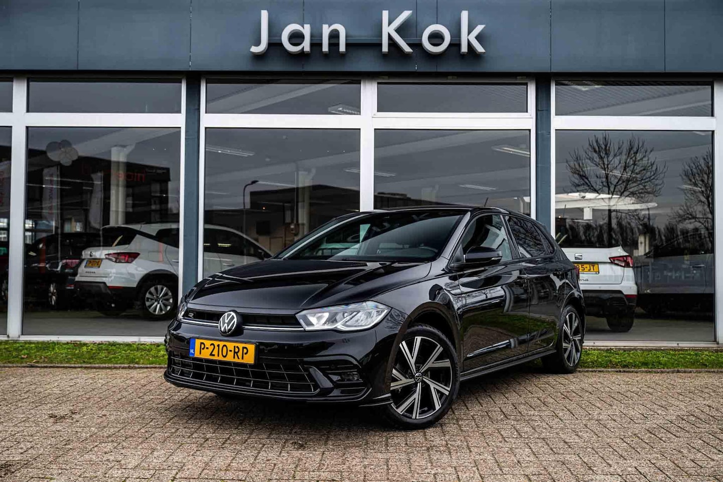 Volkswagen Polo - 1.0 TSi 95 pk R-Line | 2x R-Line | 17" Bergamo | Parkeersensoren - AutoWereld.nl