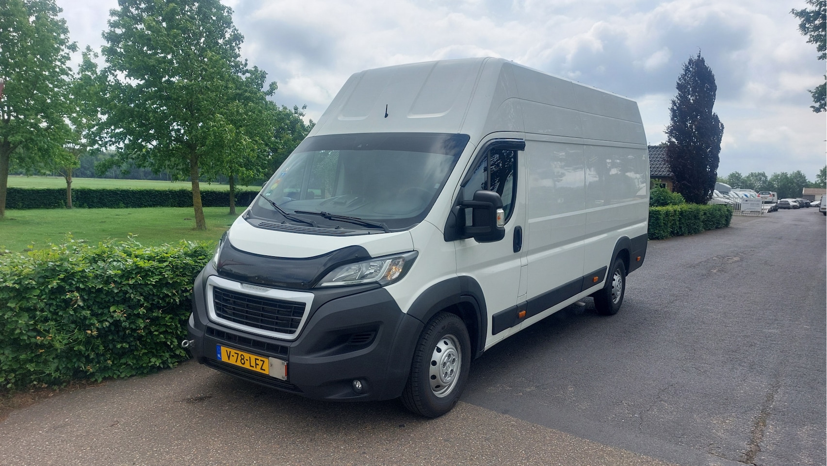 Peugeot Boxer - 335 2.2 BlueHDi 140 L3H3 Asphalt AIRCO/NAVI BJ 2020 motor schade - AutoWereld.nl