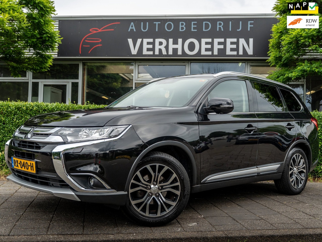 Mitsubishi Outlander - 2.0 Connect Pro - AUTOMAAT - 360 PARKEER CAMERA - APPLE CARPLAY - TV SCHERM - STOEL / STUU - AutoWereld.nl