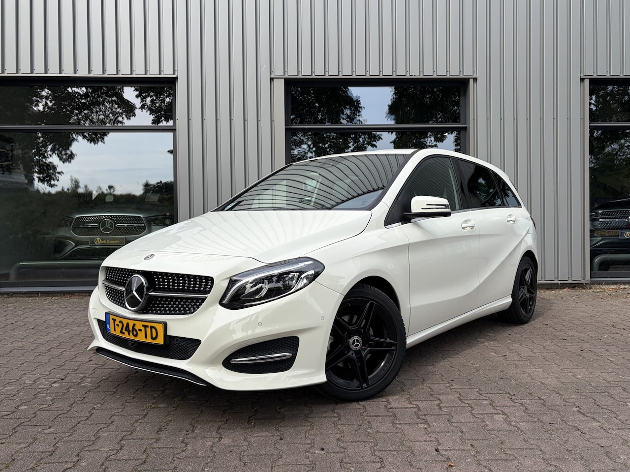 Mercedes-Benz B-klasse - 200 Prestige Trekhaak, Distronic, Camera - AutoWereld.nl
