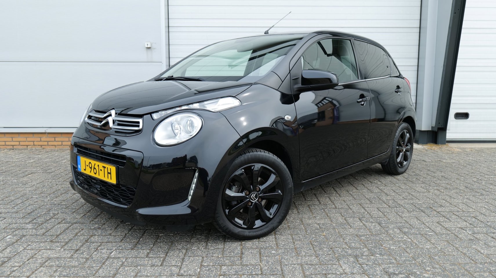 Citroën C1 - 1.0 VTi Shine NL-auto Carplay Clima LM velgen - AutoWereld.nl