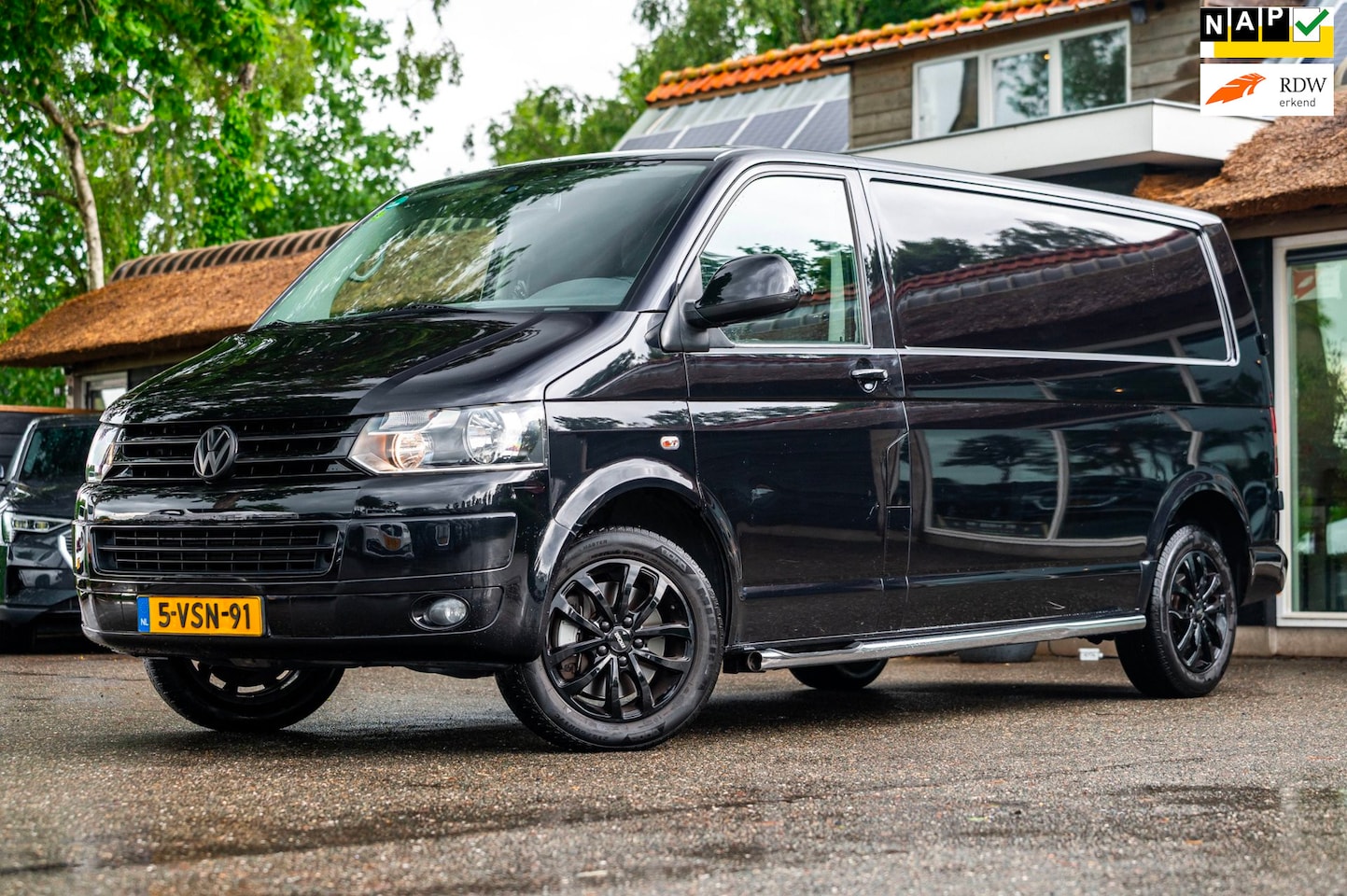 Volkswagen Transporter - 2.0 TDI L2H1 Trendline Marge I Trekhaak I 3 Zits I Airco I Cruise I 17 Inch I Sidebars I N - AutoWereld.nl