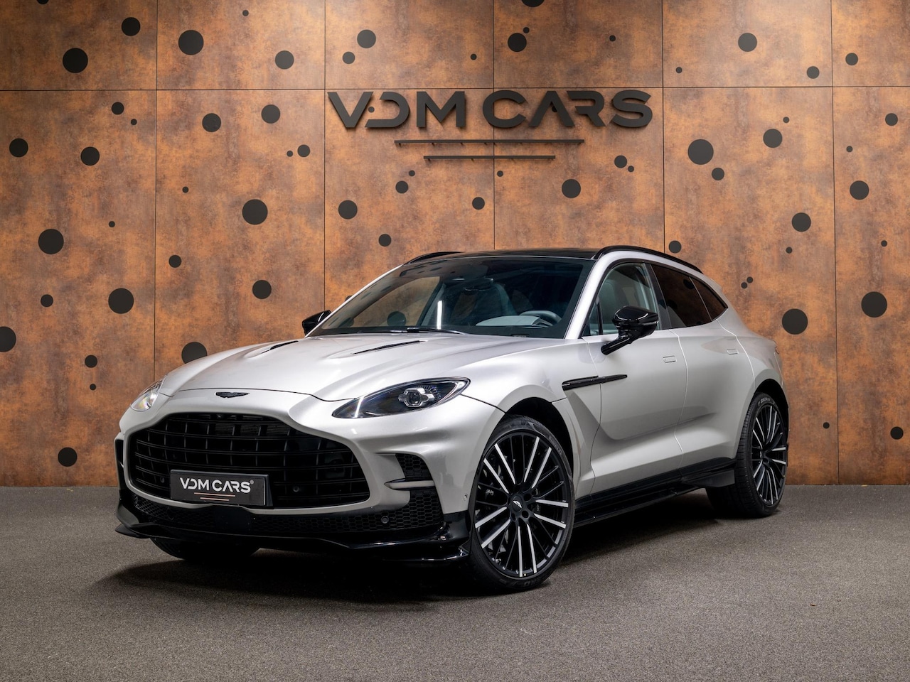 Aston Martin DBX - 4.0 V8 707 | FACELIFT | ACC | 360° | Stoelventilatie | Keyless | - AutoWereld.nl