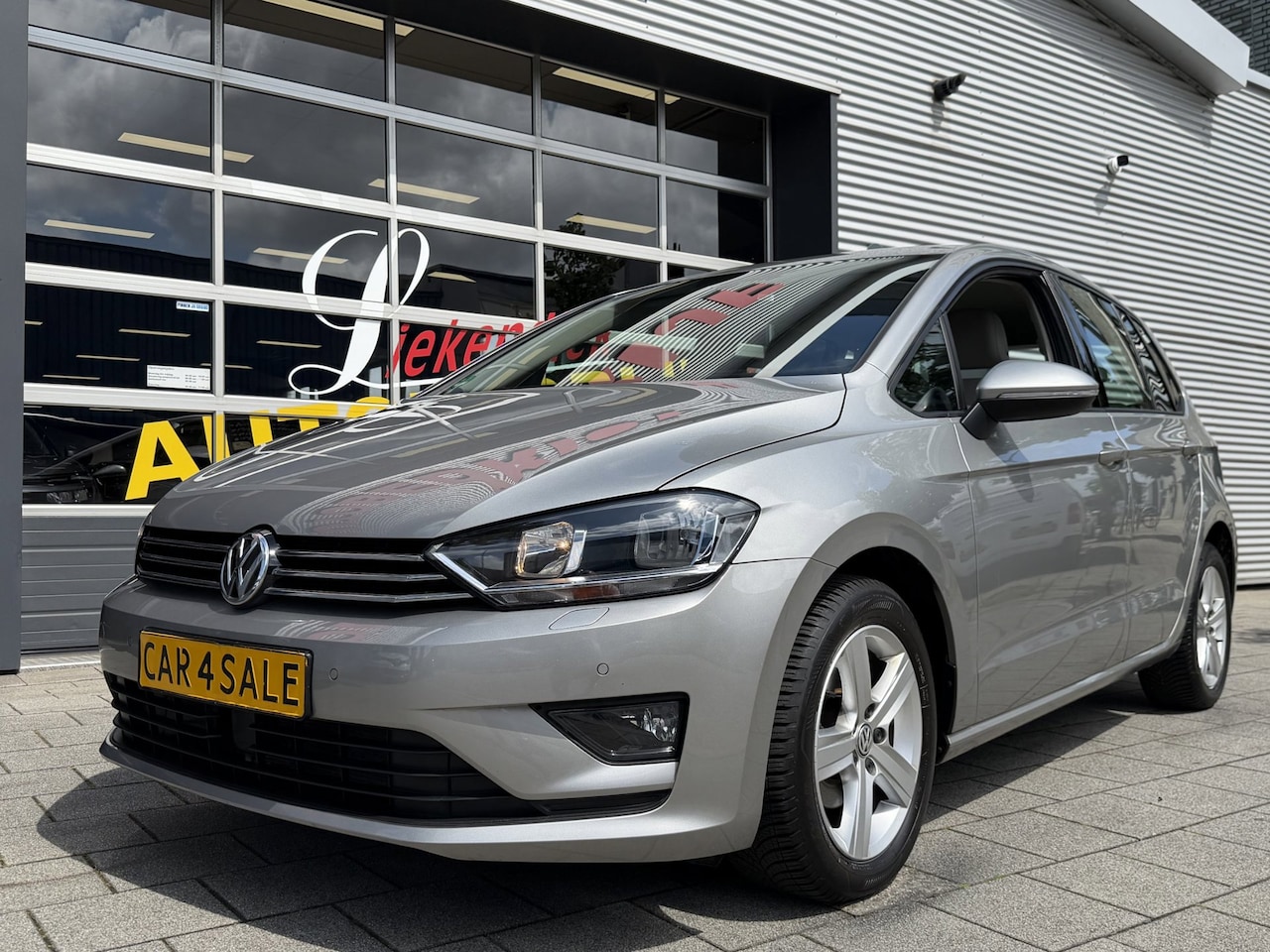 Volkswagen Golf Sportsvan - 1.2 TSI Comfortline BlueMotion - Airco I Sport velgen I PDC I Veiligheid pakket I Dealer o - AutoWereld.nl