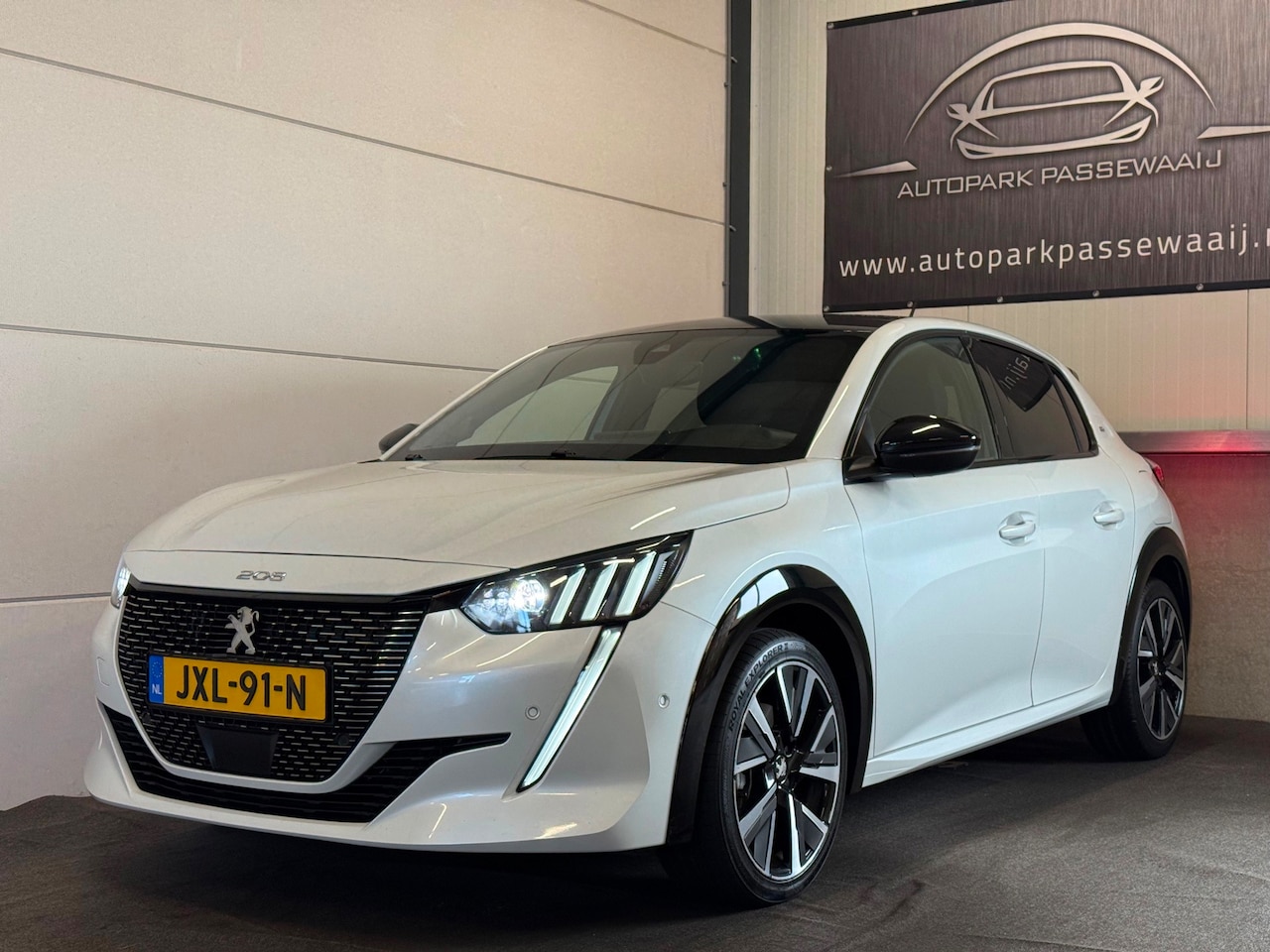 Peugeot 208 - 1.2 PureTech GT-Line Cruise Control, Apple Carplay, LED, 360° Camera, Dodehoek, Lane-Assis - AutoWereld.nl