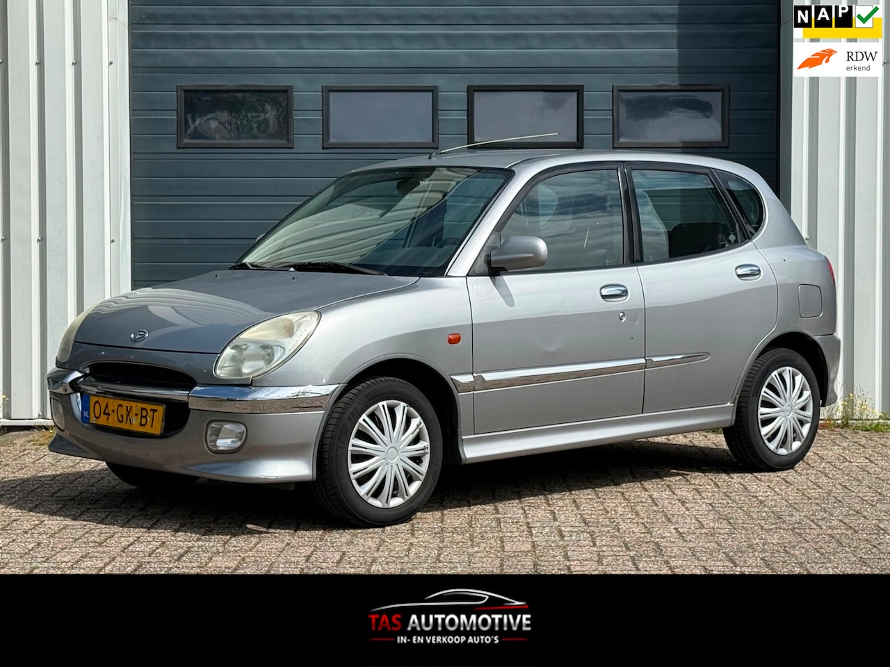 Daihatsu Sirion - 1.3-16V VTi AUTOMAAT / EL.RAMEN / NAP - AutoWereld.nl