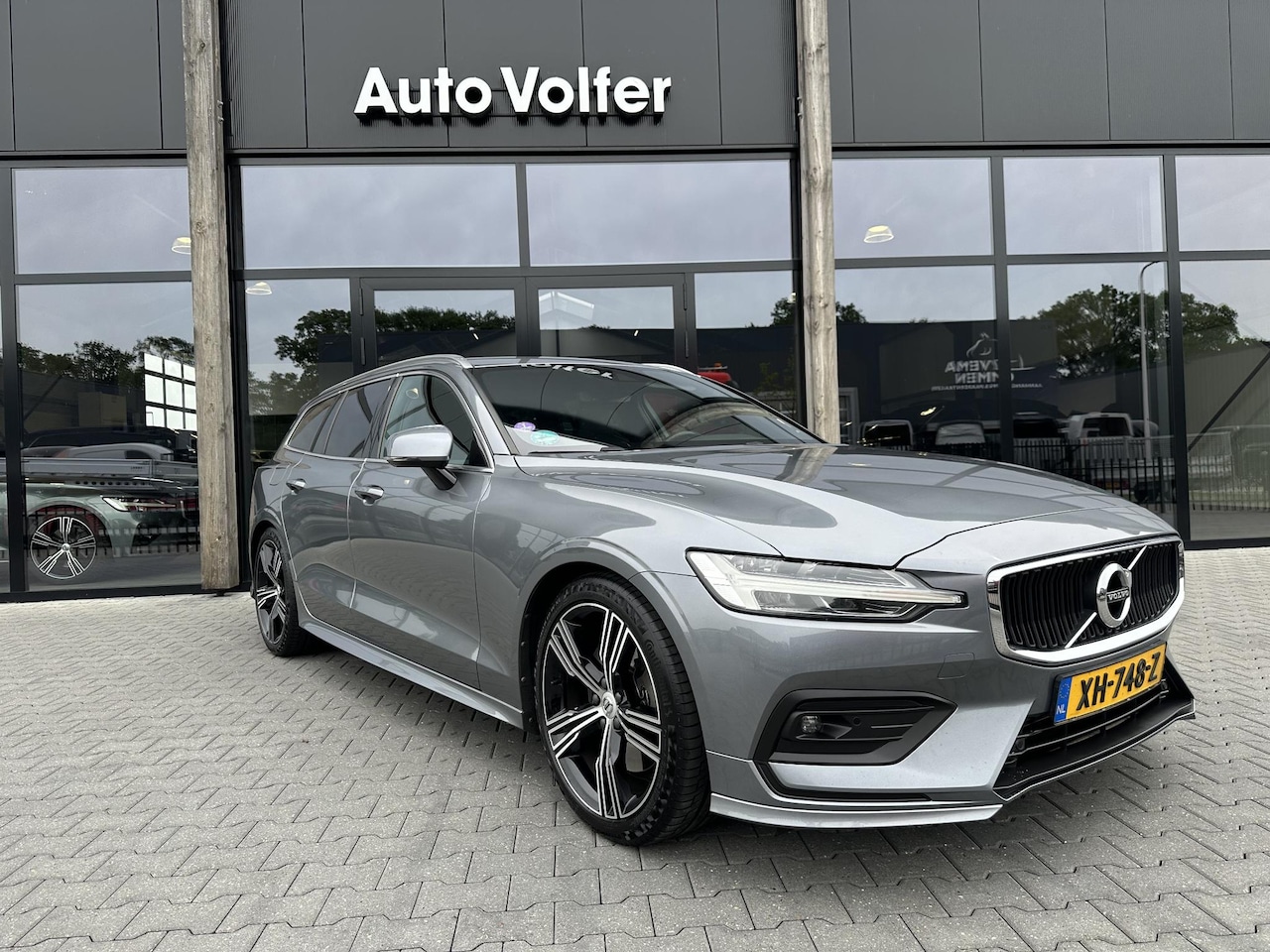 Volvo V60 - 2.0 T5 Momentum Styling kit|ACC|trekhaak|Polestar - AutoWereld.nl
