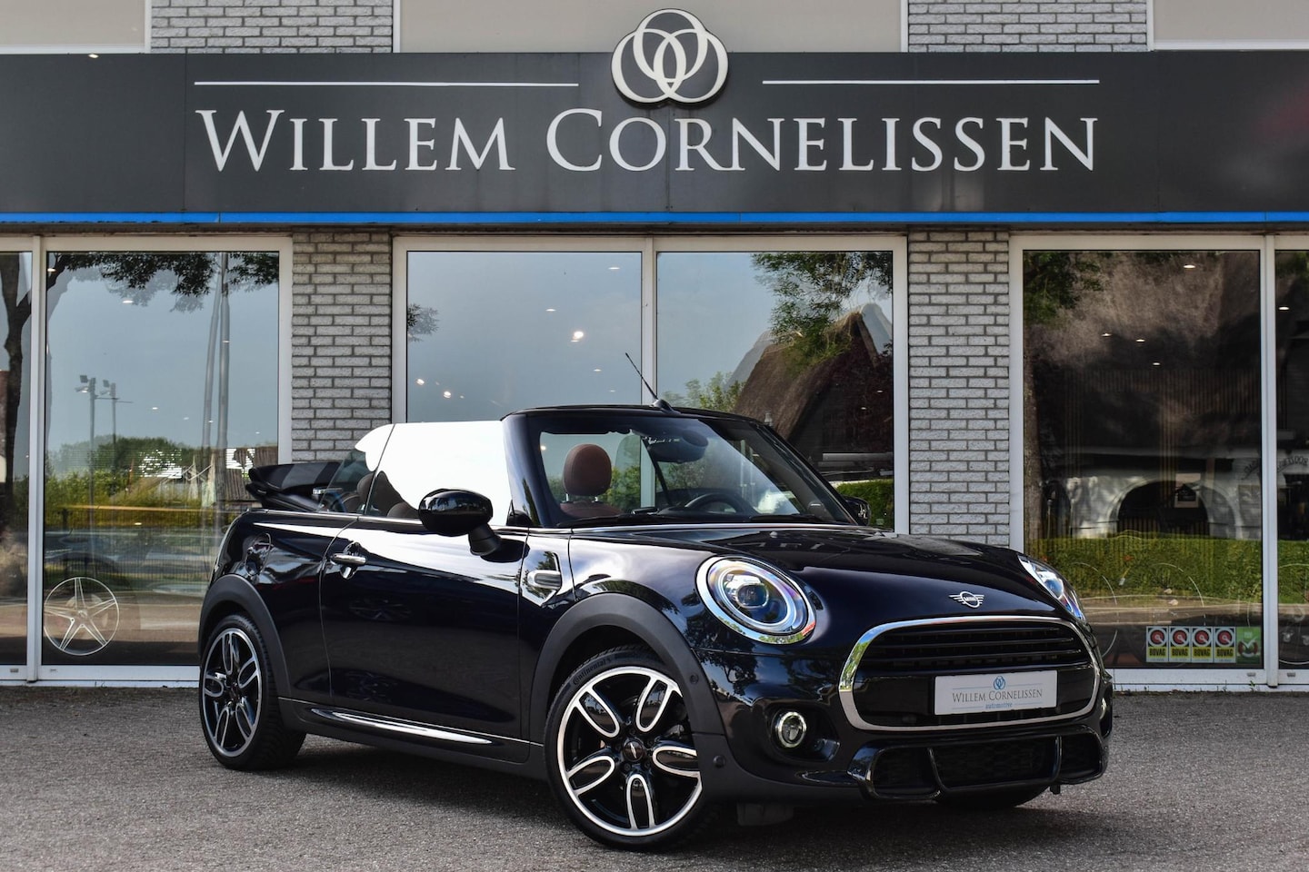 MINI Cabrio - 1.5 Cooper Aut. JCW Pack Leder Navi Pro Apple Harm Mini Mini Cabrio 1.5 Cooper Aut. Leder - AutoWereld.nl