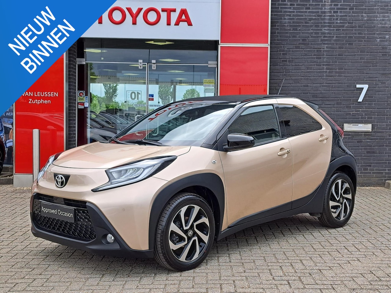 Toyota Aygo X - 1.0 VVT-i S-CVT Envy CABRIO STOELVERWARMING ADAPTIVE CRUISE CONTROL - AutoWereld.nl