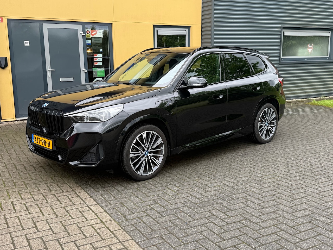 BMW X1 - xDrive 30e M Sport Pro 20'' lm velgen, massage, head up, panoramadak, harman kardon, trekh - AutoWereld.nl