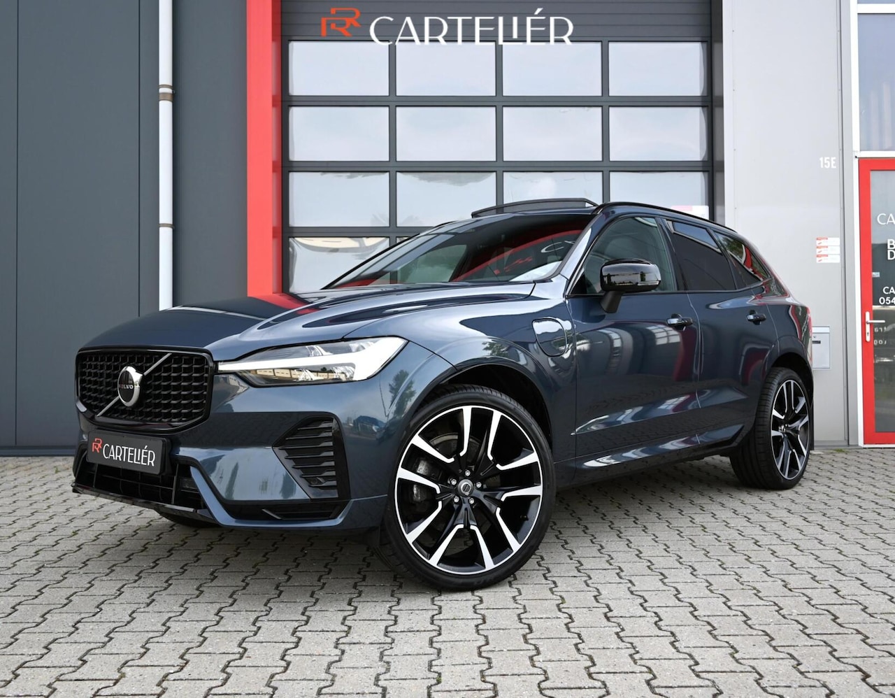 Volvo XC60 - 2.0 T6 AWD R-Design Long Range | Pano | Orrefors | Digitaal Dash | Leder | ACC | Memory | - AutoWereld.nl