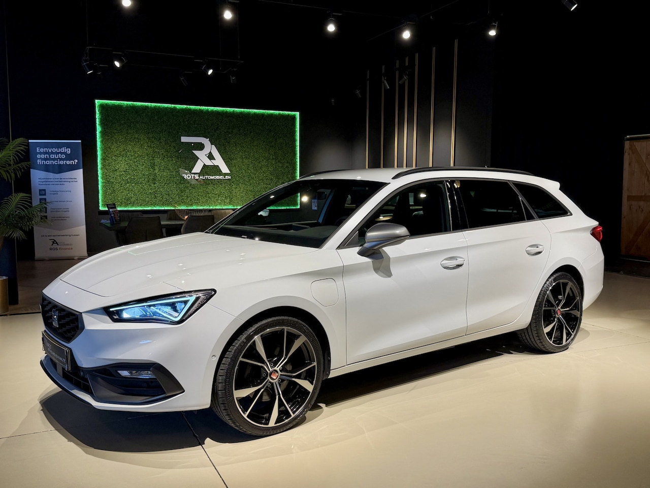 SEAT Leon Sportstourer - 1.4 TSI FR 204PK Plug-IN! Led|Camera|Keyles|Carplay|Memory - AutoWereld.nl