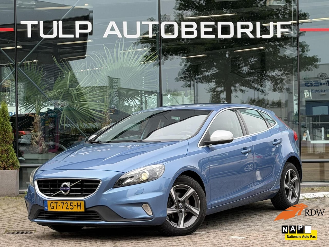 Volvo V40 - 2.0 D2 R-Design 2015 HalfLeder Navi Goed onderh - AutoWereld.nl