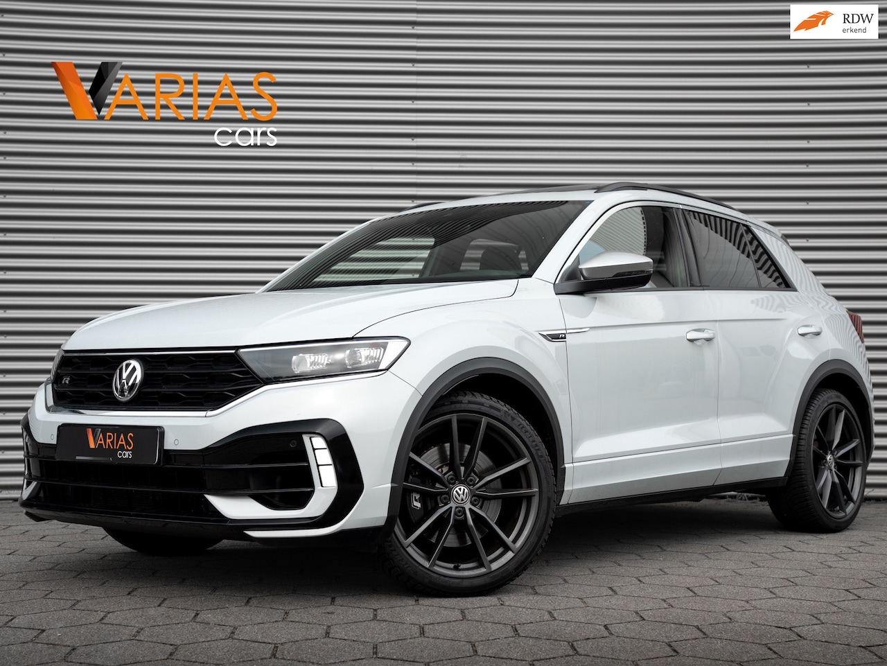 Volkswagen T-Roc - 2.0 TSI 4Motion Sport Business R Akra Pano - AutoWereld.nl