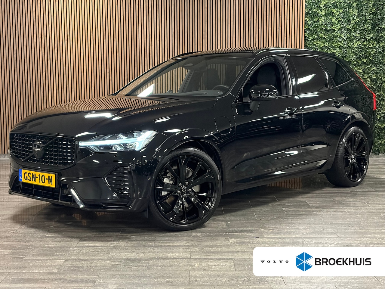 Volvo XC60 - T8 AWD Recharge Ultra Black Edition | Bowers & Wilkins | Luchtvering | Trekhaak | 360° Cam - AutoWereld.nl