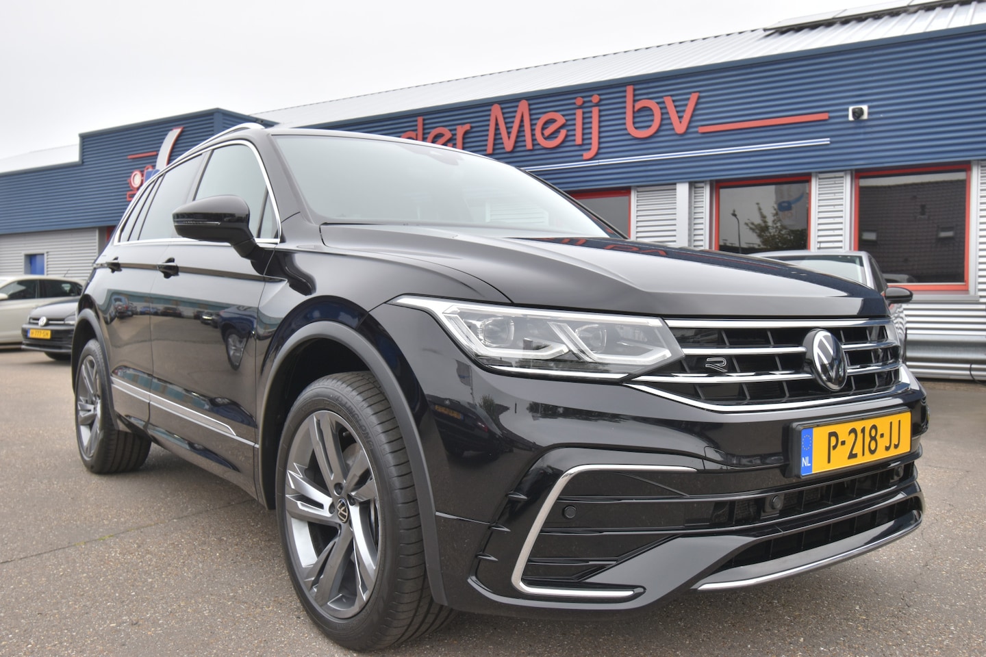 Volkswagen Tiguan - 1.4 TSI eHybrid R-Line Business 1.4 TSI eHybrid R-Line Business+ , TREKHAAK , VIRTUAL COCKPIT , LED KOPL , A UITRIJ CAM , - AutoWereld.nl