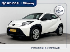 Toyota Aygo X - 1.0 VVT-i MT PLAY | OUTLETDEAL | AIRCO | CRUISE ADAPTIEF | CAMERA | NAVI via APPLE CAR PLA