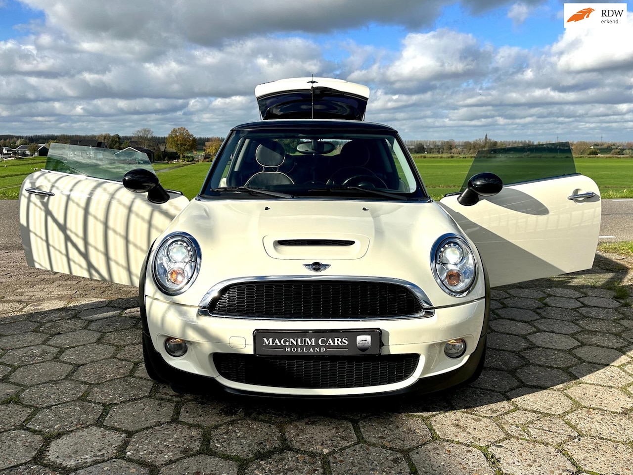 MINI Cooper S - Mini 1.6 AIRCO XENON LEDER NIEUWE APK VELGEN - AutoWereld.nl