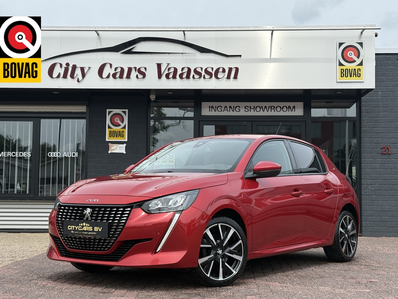 Peugeot 208 - 1.2 PureTech Blue Lease Allure automaat 131 pk org nl auto nap logisch navi camera climate - AutoWereld.nl