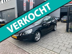 Volvo V60 - 1.6 T3 Kinetic 3e Eig Trekhaak Airco Navi PDC NAP APK