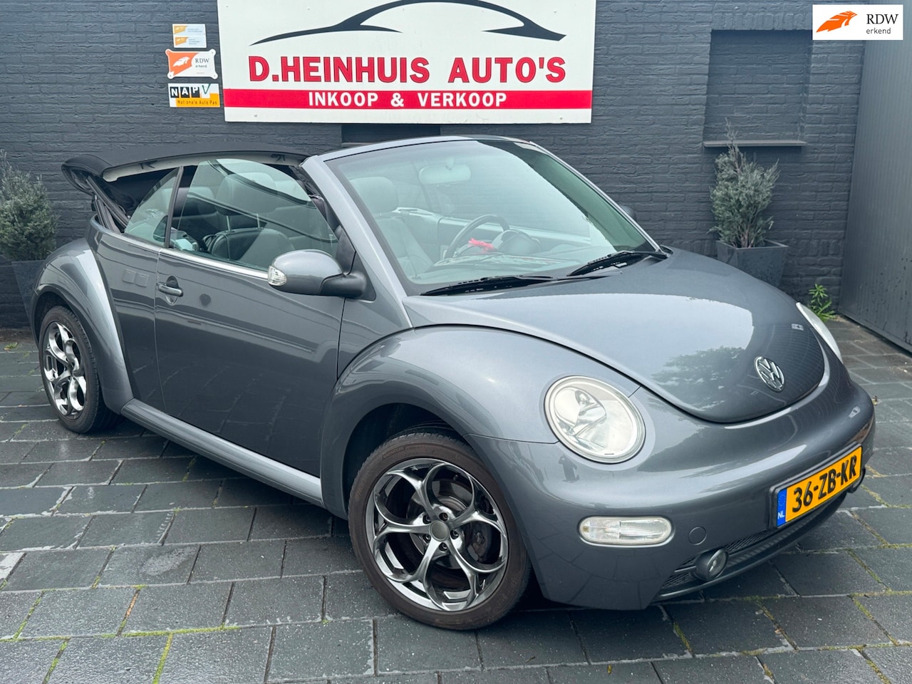 Volkswagen New Beetle Cabriolet - 2.0 Turijn Comfort 2.0 Turijn Comfort (ZEER MOOI EXEMPLAAR) - AutoWereld.nl
