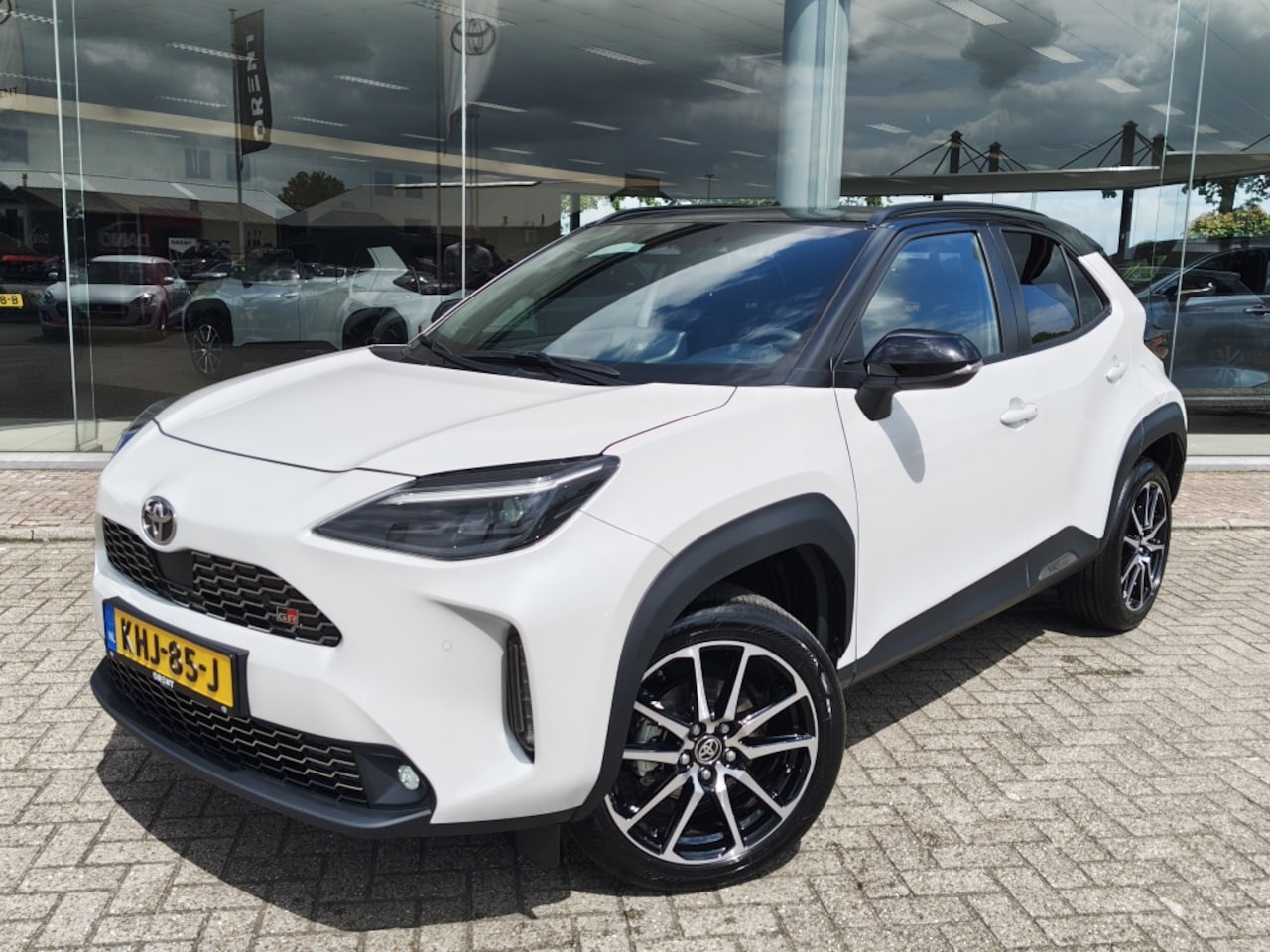 Toyota Yaris Cross - 1.5 Hybrid 130 GR SPORT | Sensoren v/a | El. Achterklep | Androi - AutoWereld.nl
