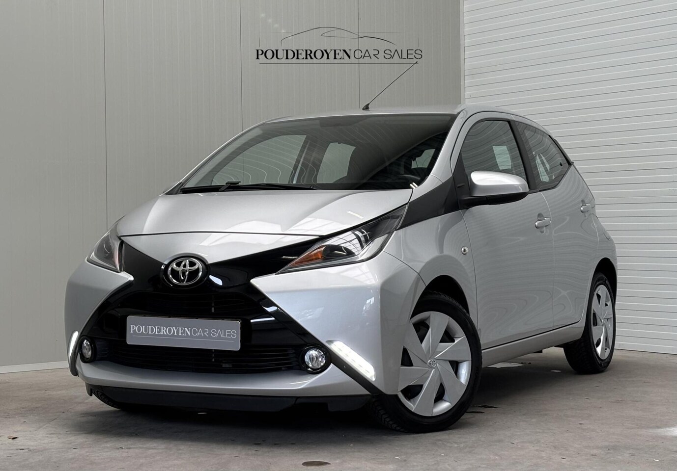 Toyota Aygo - 1.0 VVT-i x-play / Automaat / Nieuwstaat! / Lage KM NAP / NL Auto / 2e Eig / 4 Seizoensban - AutoWereld.nl