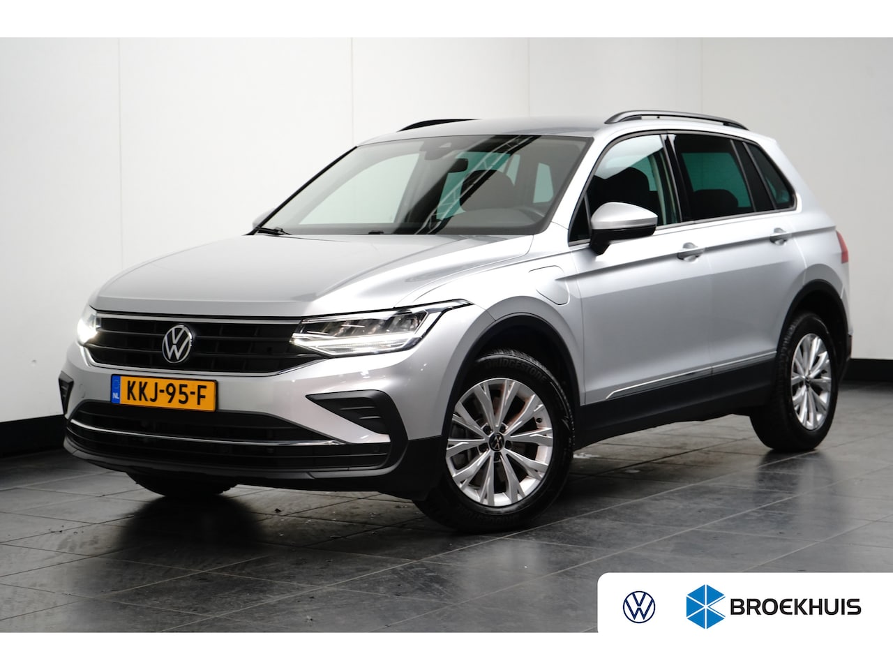 Volkswagen Tiguan - 1.4 TSI 245PK DSG-6 eHybrid Elegance | TREKHAAK | LEDER | ELEKTR. A. KLEP | NAVIGATIE | CA - AutoWereld.nl